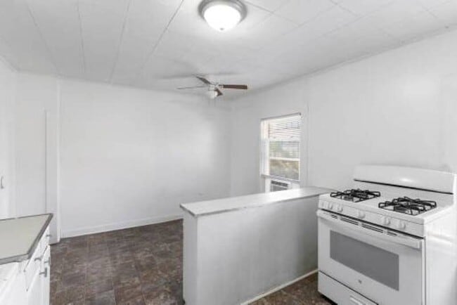 Building Photo - 104 Drugstore St