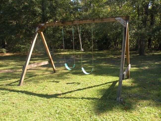 Building Photo - Great home in a desirable neighborhood!