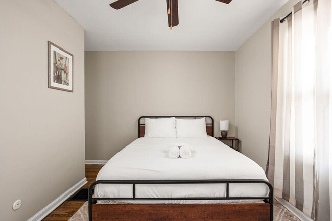 Building Photo - 2307 E 65th St