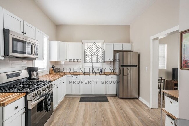 Building Photo - 929 N Tremont St