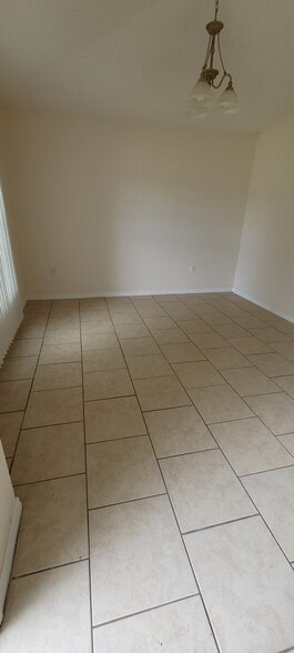 Building Photo - 268 Gala Cir