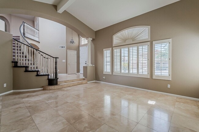 Building Photo - Welcome to your private Oasis!!