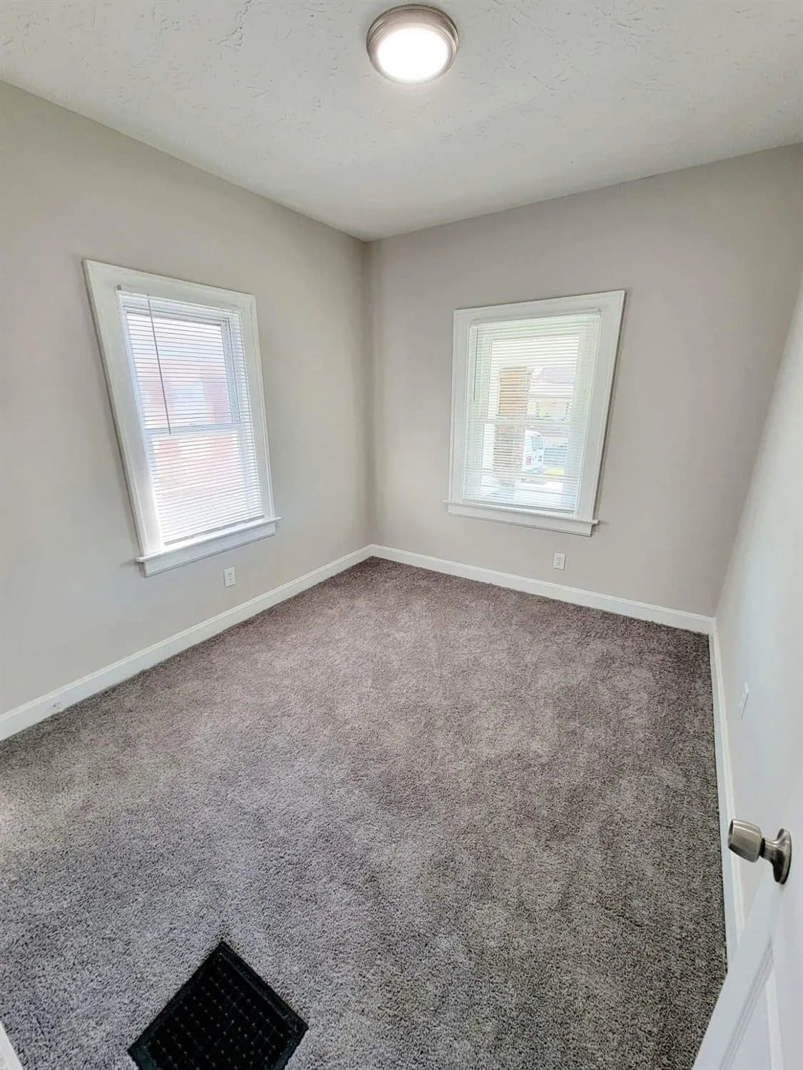 Building Photo - 1128 Hensley Ave