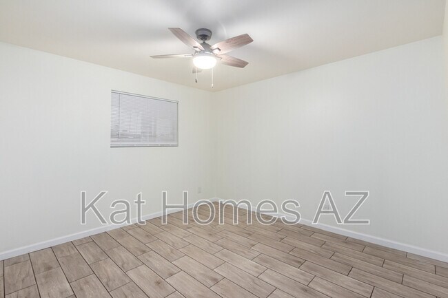 Building Photo - 5107 N 28th Dr