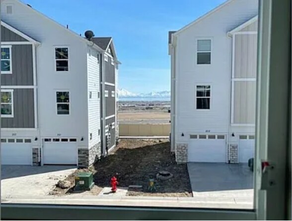 Building Photo - 938 W Coral Charm Way