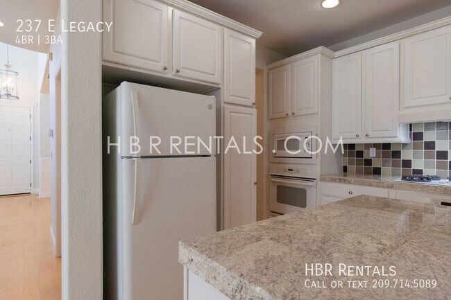 Building Photo - WICKLUND Village 4 Bedroom Home - Gated Dr...