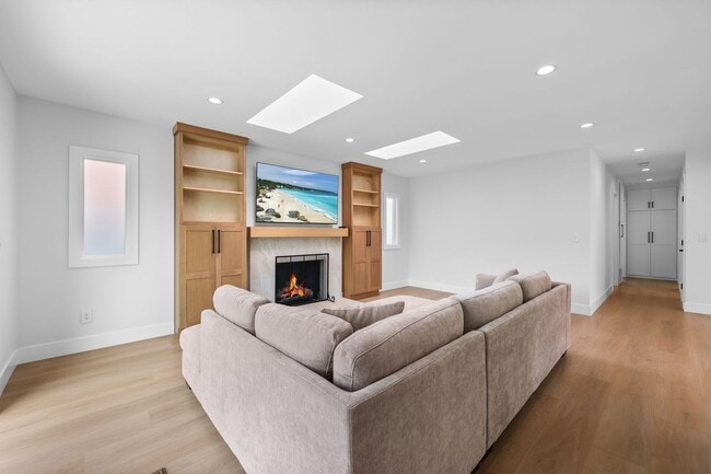 Building Photo - Modern Indoor / Outdoor Living with Resort-Style Yard & Bonus Suite