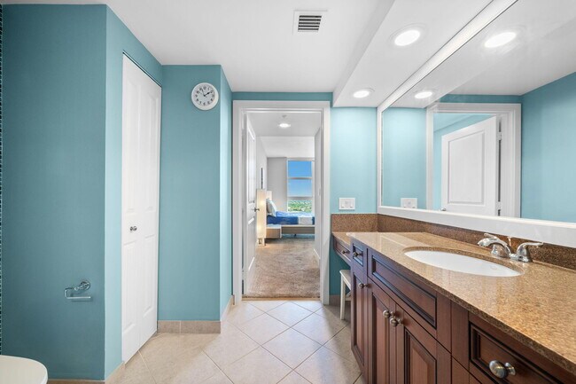 Building Photo - 347 N New River Dr E