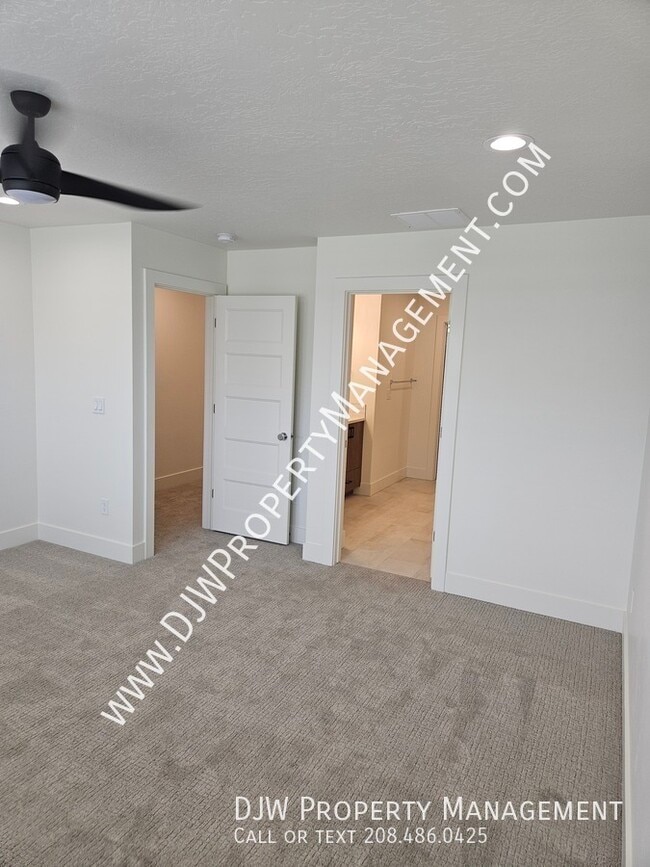 Building Photo - 1199 N Webb Wy