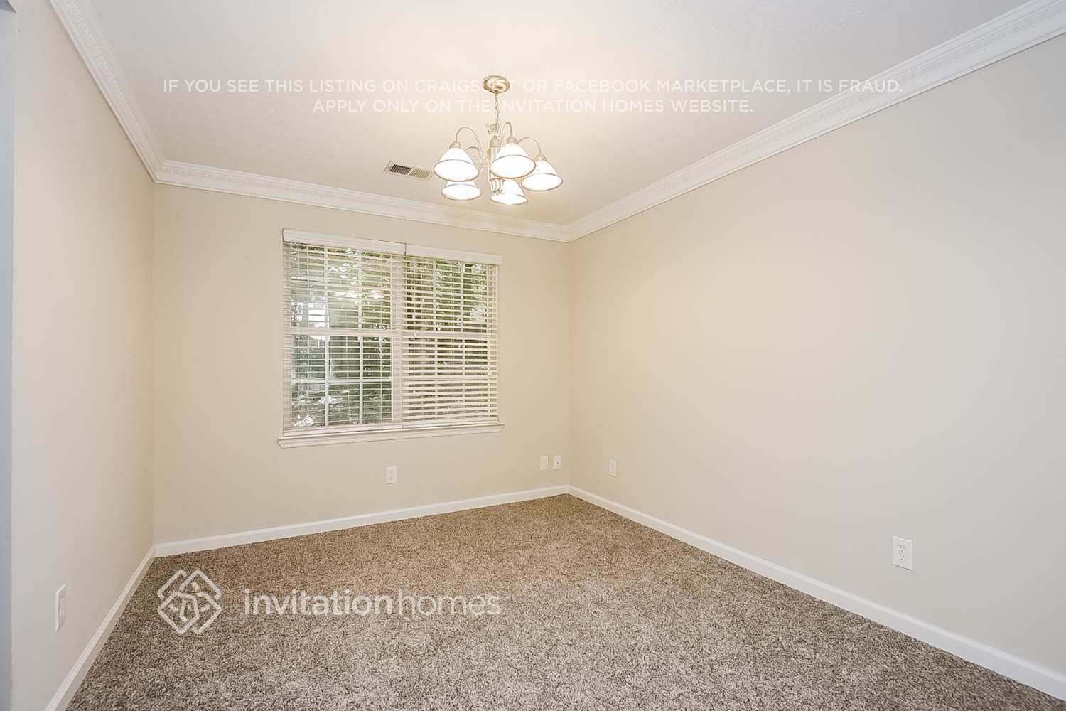 Building Photo - 2640 Woodside Dr