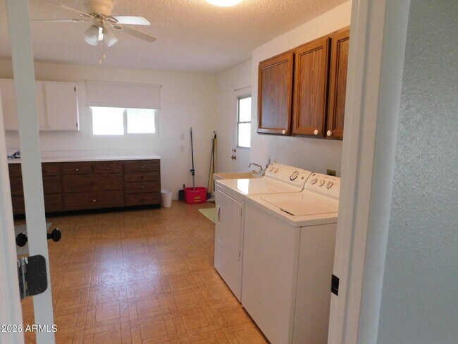 Building Photo - 10414 W Signal Butte Cir