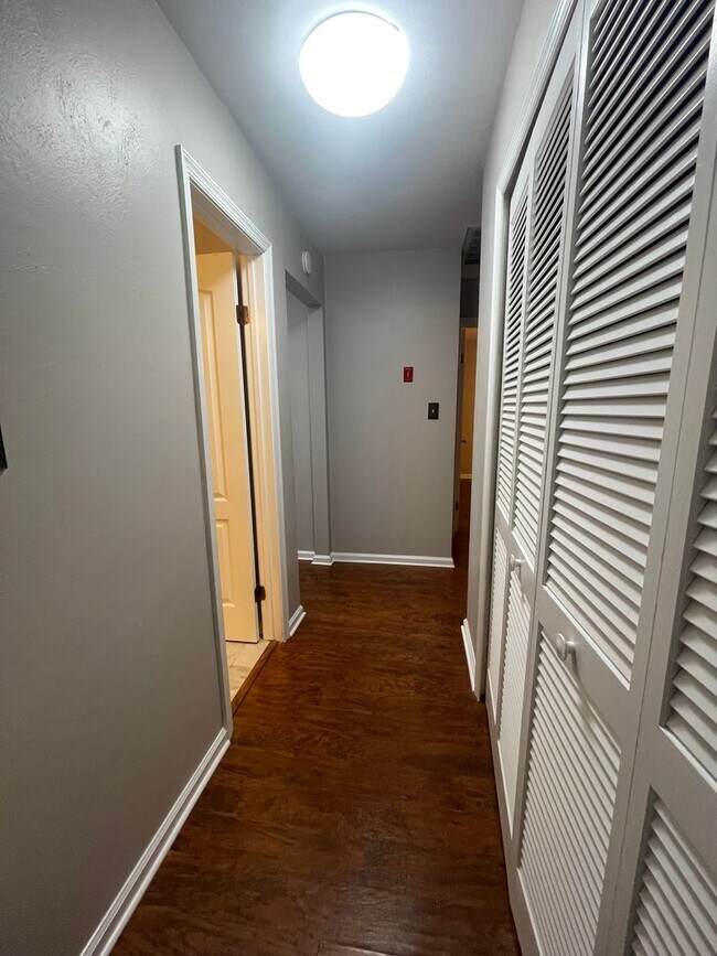 Building Photo - Beautiful home in Riverwalk