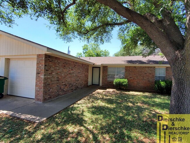 Building Photo - Cute 3 Bedroom 2 Bath House Near the Base COMING SOON!
