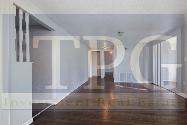 Building Photo - Newly Renovated, Pet Friendly Home in KCMO!