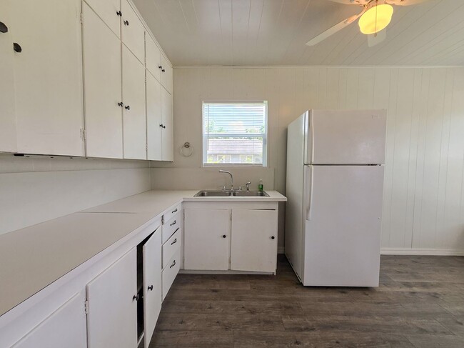 Building Photo - Cute 2 bedroom & 1 bath Home in Shawnee!