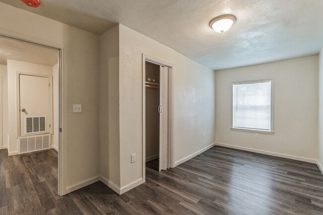 Building Photo - For Lease – 2 Bedroom, 1 Bath Corner Home in Kerrville, TX