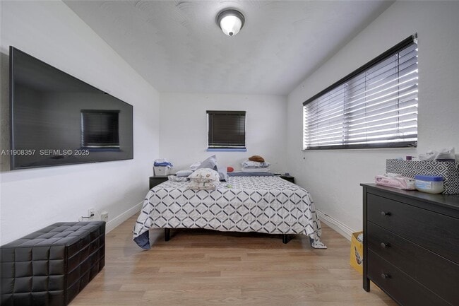 Building Photo - 6433 SW 25th St