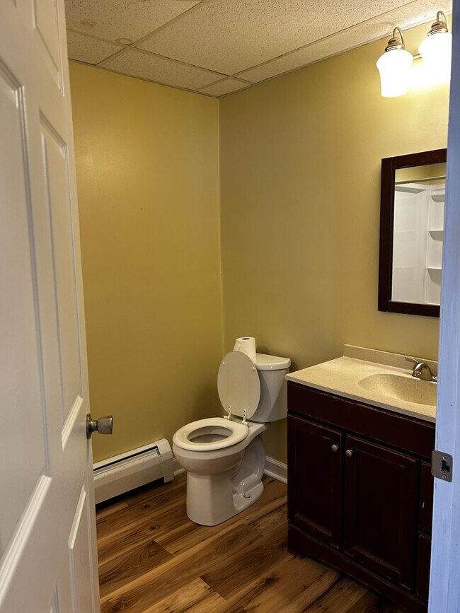 Building Photo - 1326 E Gibson St