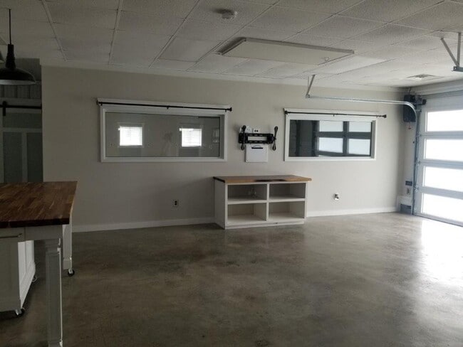 Building Photo - 6047 Wayne Memorial Dr