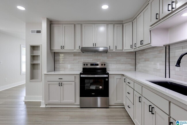 Building Photo - 1700 Valley Ave