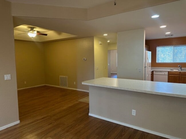 Building Photo - $1,540 2-3 Bedroom For Lease With Community Heated Pool & Spa in 85207!