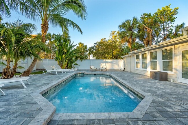 Building Photo - 326 S Lime Ave