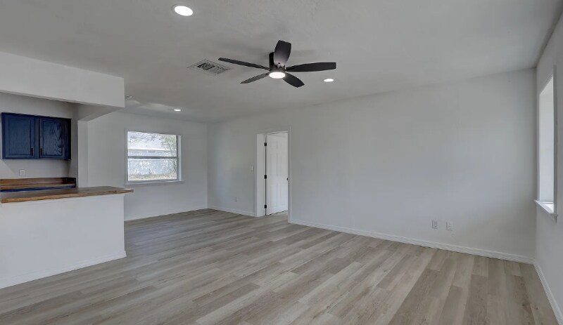 Building Photo - 417 Hollyhock Ln