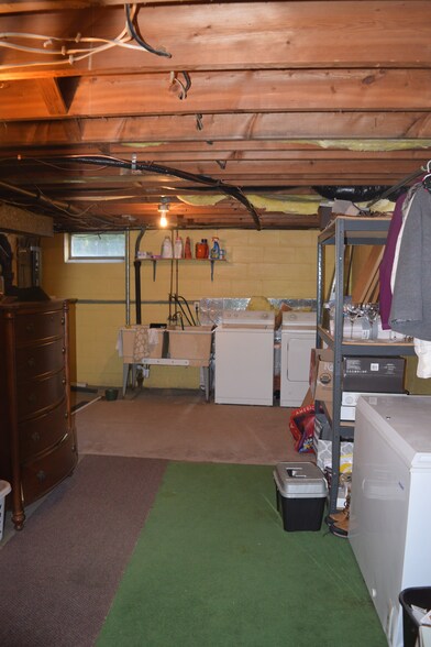 Building Photo - 1588 Case Ave