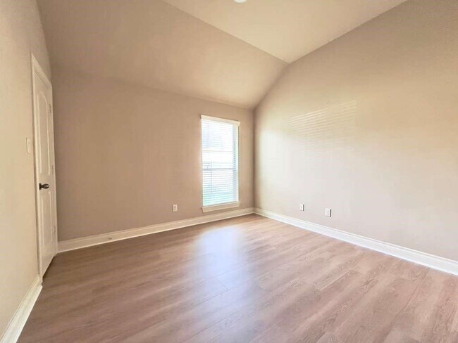 Building Photo - 25419 Lockspur Dr