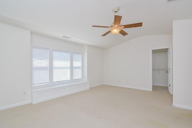 Building Photo - 5780 Weddington Dr