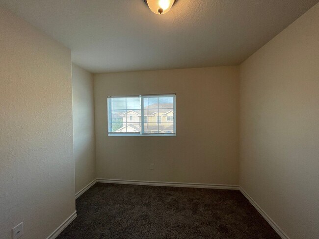 Building Photo - 14102 Volpi Dr
