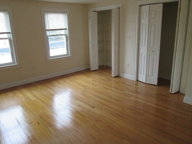 Building Photo - 4 Ropes St