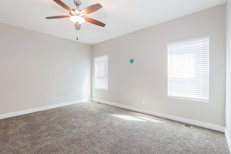 Building Photo - 3819 E Cunninghill Dr