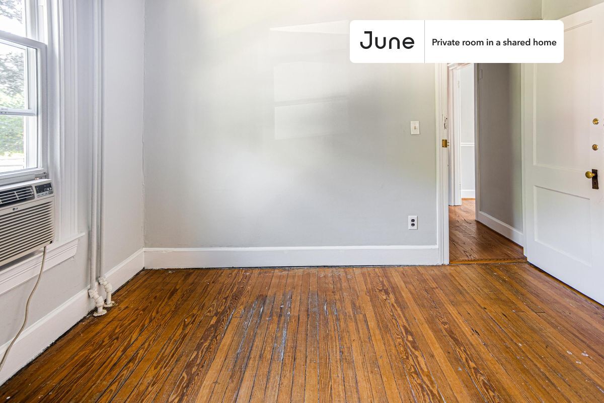 Building Photo - Room in Shared 6 bed/3 bath home