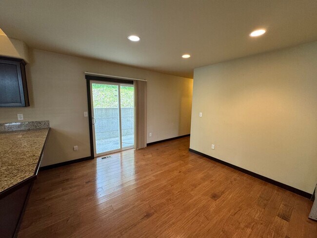 Building Photo - Gorgeous Mount Vernon Home 3 bedroom 2.5 Bathroom