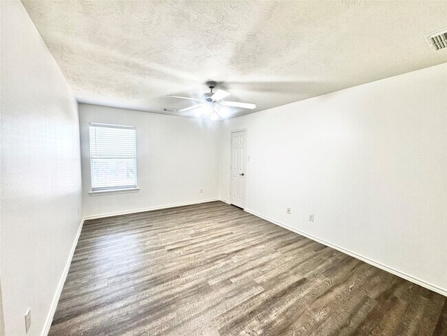 Building Photo - 14 Harbinger Ct