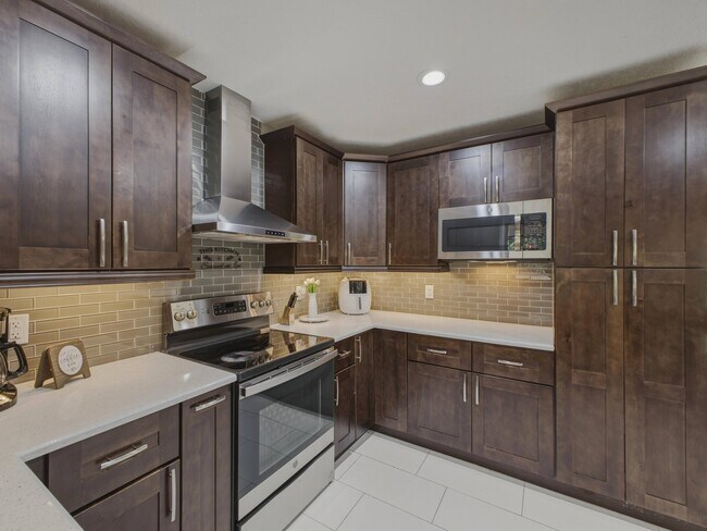 Building Photo - 1127 Sea Pines Way