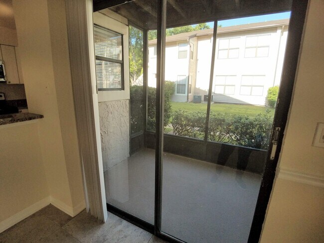 Building Photo - Beautiful  Remodeled First Floor 2/2 Condo...