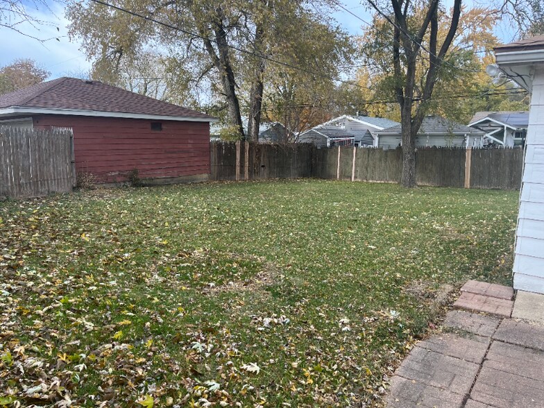 Building Photo - 2303 St Francis Ave