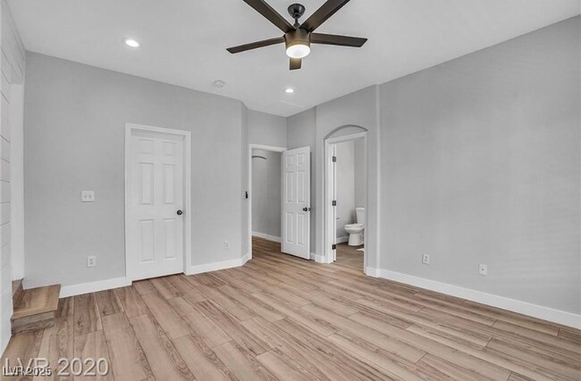 Building Photo - 254 Little Minah Ct