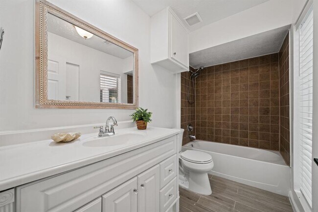 Building Photo - 11422 Lakeside Pl Dr
