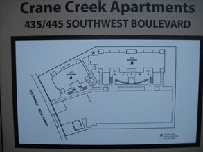 Building Photo - Spacious 2 Bed, 1.5 Bath, 900 Square Foot Apartment with Air Conditioning.