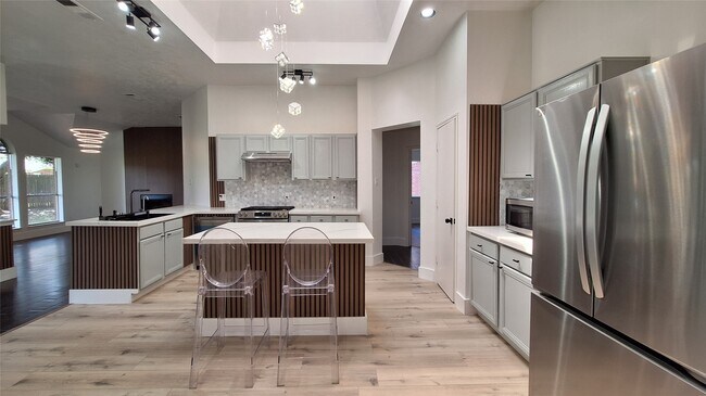 Building Photo - 17122 Canterbury Green Ct