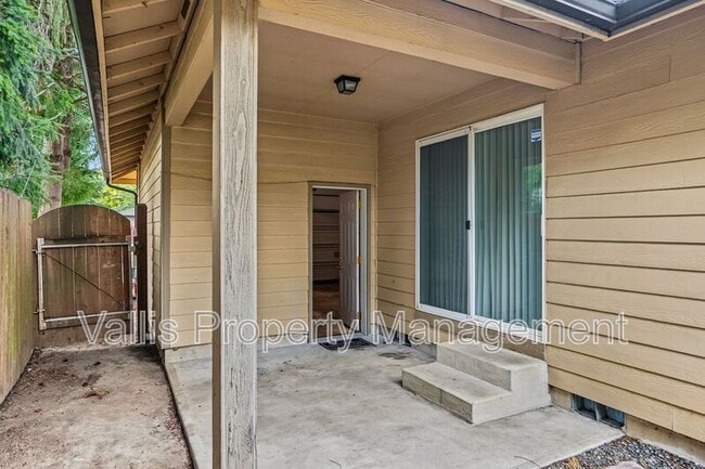 Building Photo - 4519 Gracie Ln N