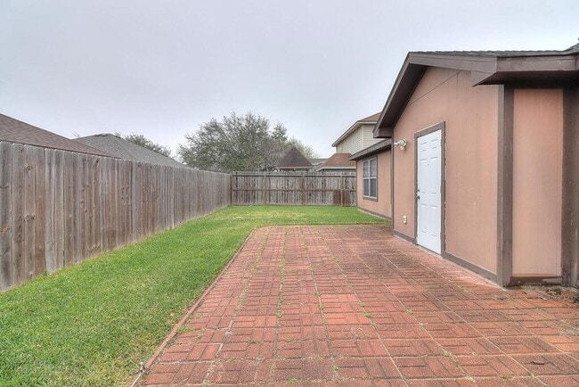 Building Photo - 7933 Elk Dr