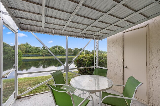 Building Photo - 8757 Bella Vista Dr