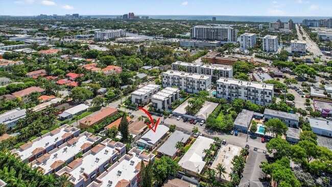 Building Photo - 1037 N Victoria Park Rd