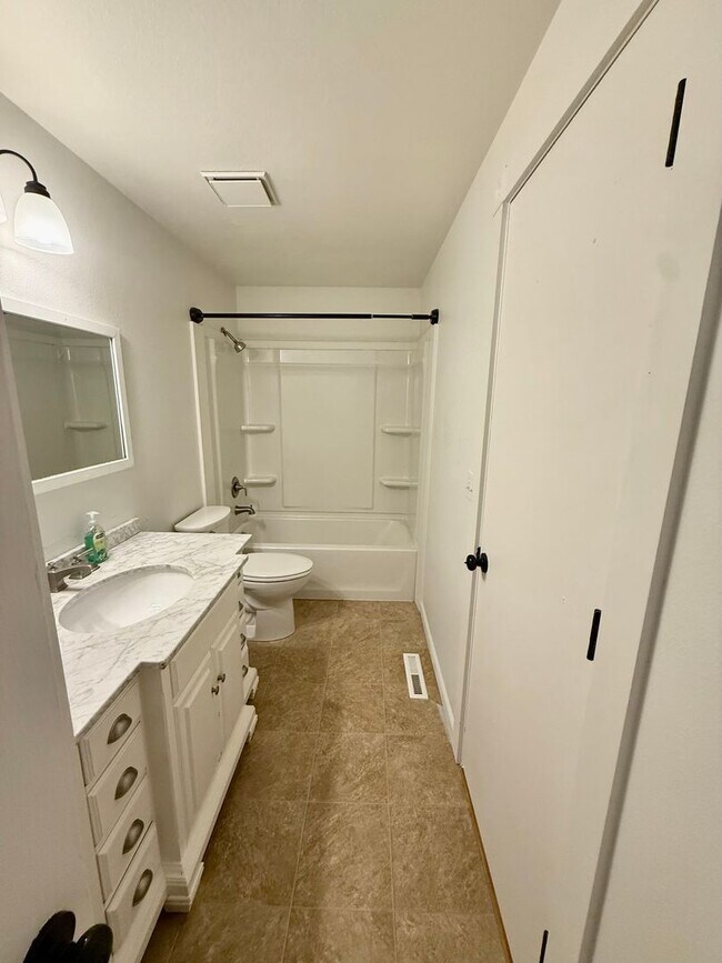 Building Photo - 1620 Ranae Dr