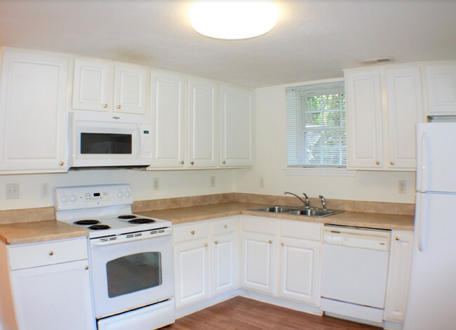 Building Photo - 1416 Highland Ave