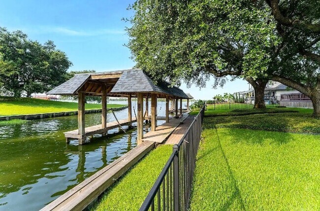 Building Photo - 8311 Amber Cove Dr